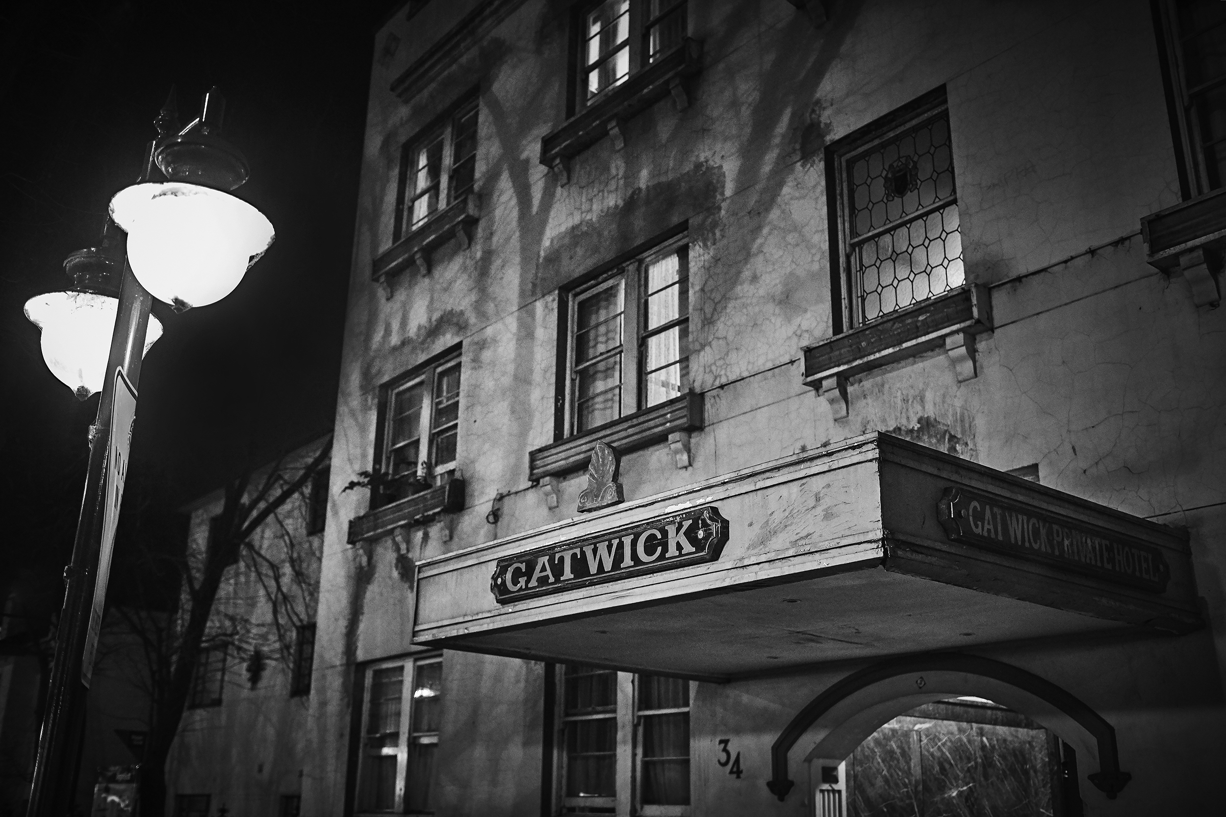 gatwick-hotel-thom-rigney-professional-photographer-photojournalist-documentry-story-015